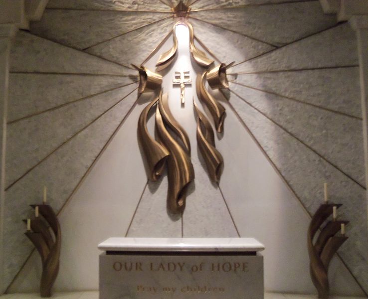 Hoop is dat ding met veren – Emily Dickinson | The Hidden Law